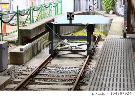 鉄道の車止め　鉄道線路の終端　新京成線松戸駅8番線車止め　千葉県松戸市松戸 104597924