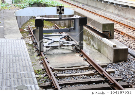 鉄道の車止め　鉄道線路の終端　新京成線松戸駅7番線車止め　千葉県松戸市松戸 104597953