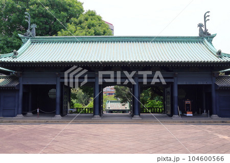 東京都文京区湯島にある湯島聖堂の杏壇門 きょうだんもん 東京都文京区湯島にある湯島聖堂の杏壇門 きょうだんもん 104600566