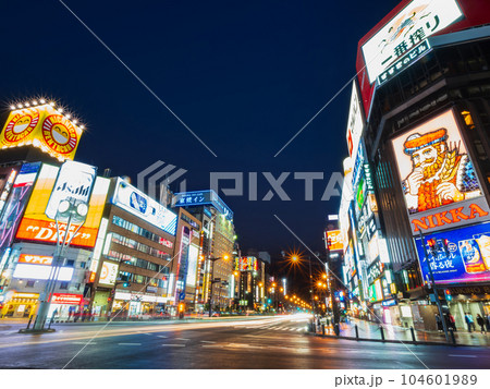 札幌　夜のすすきの 104601989