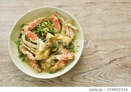 stir fried swimmer crab in yellow curry and egg on plate 104602334