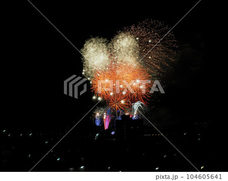 JR相生駅新幹線ホームから見たペーロン花火大会 104605641