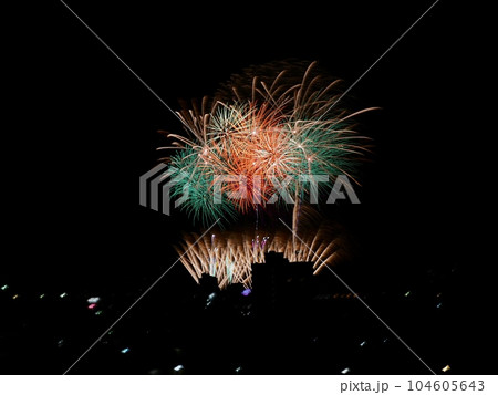 JR相生駅新幹線ホームから見たペーロン花火大会 JR相生駅新幹線ホームから見たペーロン花火大会 104605643