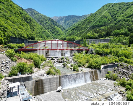【空撮】滑川第1砂防堰堤と砂防ダム群（長野県上松町） 104606687