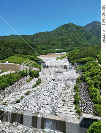【空撮】滑川第1砂防堰堤と砂防ダム群(長野県上松町) 【空撮】滑川第1砂防堰堤と砂防ダム群(長野県上松町) 104606689