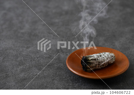 ホワイトセージスマッジング 104606722