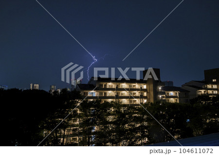 夜 稲妻 雷 落雷 稲光 空 雲 風景 光 かみなり マンション 公団 夜 稲妻 雷 落雷 稲光 空 雲 風景 光 かみなり マンション 公団 104611072