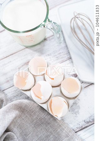Empty egg shells from organic white eggs in ceramic egg crates. Empty egg shells from organic white eggs in ceramic egg crates. 104611833