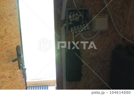 Installation of a junction box and an electrical outlet Installation of a junction box and an electrical outlet 104614880
