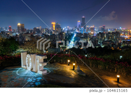 台湾 高雄市、寿山情人観景台から見る夜景 台湾 高雄市、寿山情人観景台から見る夜景 104615165