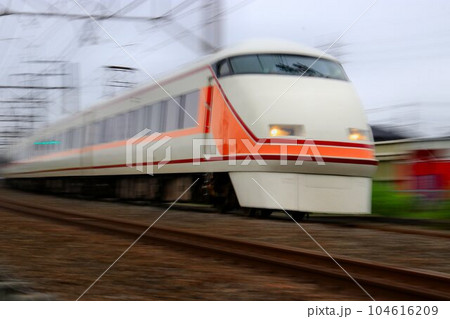 豪華特急で日光路を行く…関東平野を快走する特急スペーシア 豪華特急で日光路を行く…関東平野を快走する特急スペーシア 104616209