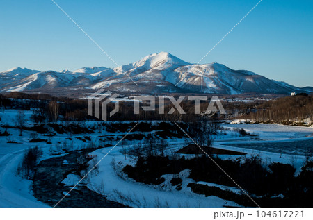 3月の雪景色ニセコアンヌプリ 104617221