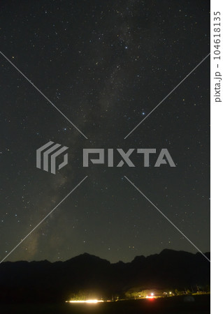 北杜市白州町、南アルプスから立上る天の川銀河 北杜市白州町、南アルプスから立上る天の川銀河 104618135
