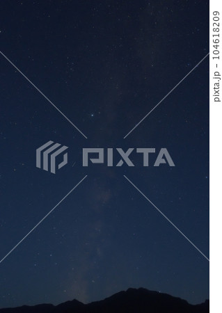 北杜市白州町、南アルプスから立上る天の川銀河 104618209