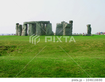 英国　ソールズベリーの古代遺跡 環状列石 ストーン・ヘンジ 104618690