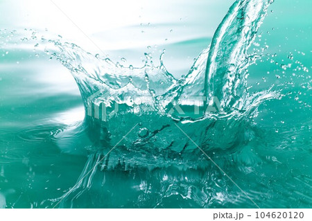 飛び散る水 104620120