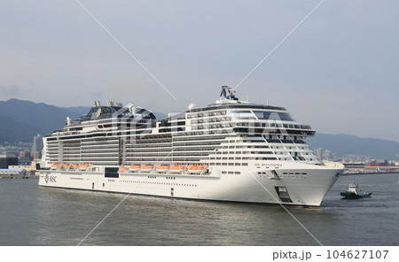 神戸港に入港する大型客船MSCベリッシマ 神戸港に入港する大型客船MSCベリッシマ 104627107