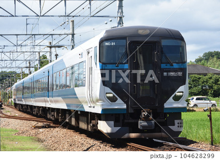 駿豆線へ直通する  踊り子号（E257系 大場駅近く） 104628299
