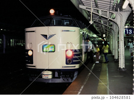 懐かしい京都駅の列車 急行北国の出発 懐かしい京都駅の列車 急行北国の出発 104628581