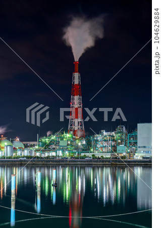 工場の煙突 夜景 工場の煙突 夜景 104629884