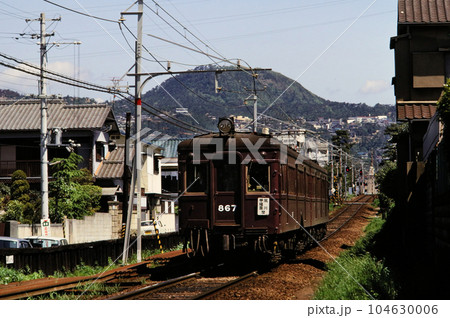 懐かしい阪急甲陽線の電車 甲山をバックに走る810形 懐かしい阪急甲陽線の電車 甲山をバックに走る810形 104630006