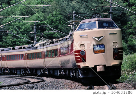 東北本線 奥中山駅付近を走る特急はつかり 東北本線 奥中山駅付近を走る特急はつかり 104631286