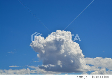 夏空と白い雲 104633166