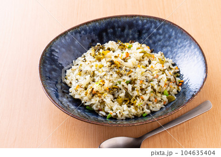 高菜ピラフを食べる 104635404