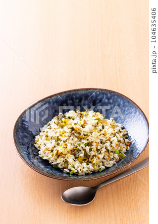 高菜ピラフを食べる 104635406