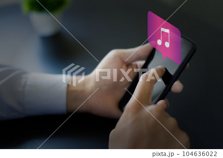 スマホで音楽 ミュージックアプリアイコン Smartphone and music app 104636022