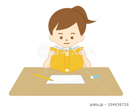 宿題のために本を読む女の子 104636728