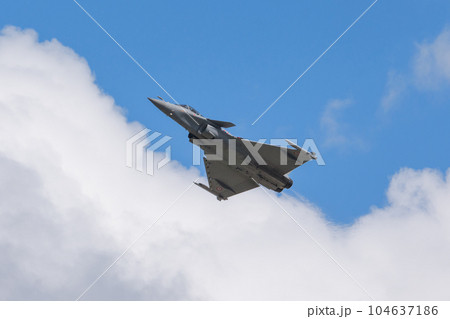 雲上のフランス空軍ラファール戦闘機 雲上のフランス空軍ラファール戦闘機 104637186