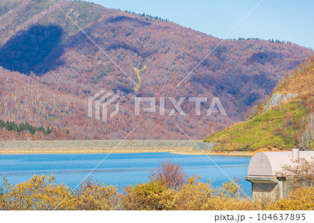 新潟湯沢町 紅葉の田代高原 田代湖 新潟湯沢町 紅葉の田代高原 田代湖 104637895