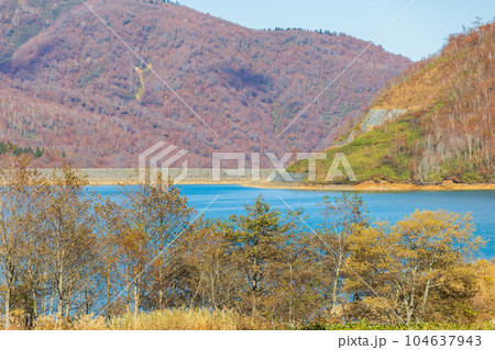 新潟湯沢町 紅葉の田代高原 田代湖 新潟湯沢町 紅葉の田代高原 田代湖 104637943