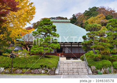 鎌倉 紅葉が美しい浄妙寺の本堂 鎌倉 紅葉が美しい浄妙寺の本堂 104638578