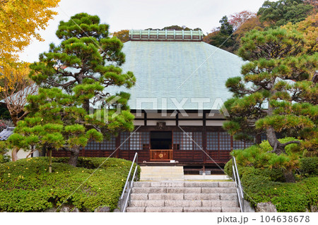 鎌倉 紅葉が美しい浄妙寺の本堂 鎌倉 紅葉が美しい浄妙寺の本堂 104638678