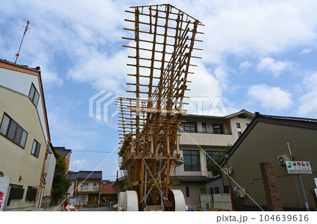 でか山　骨組みの山「地山」　青柏祭　魚町　七尾市 104639616