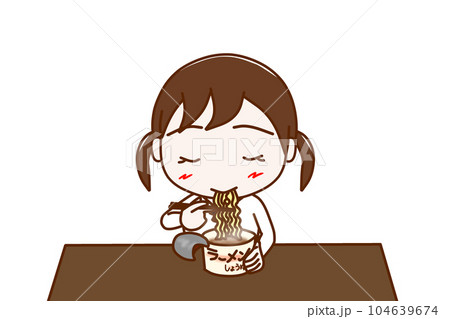 （上半身正面）カップ麺を美味しそうに食べている女子学生 104639674