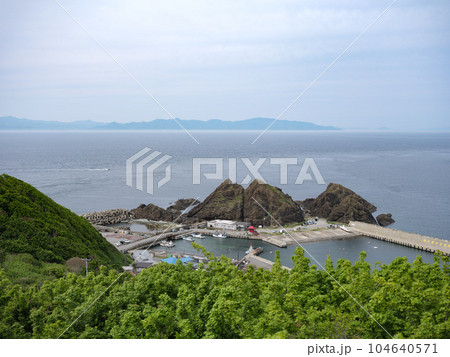 5月の霞がかった空の龍飛漁港 - 青森県 104640571