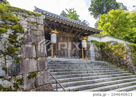 京都大原　三千院御殿門 104640615