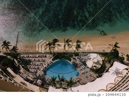 ホノルル　シェラトンワイキキのビーチ 104644110