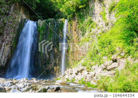 初夏の鹿目の滝 熊本県人吉市 初夏の鹿目の滝 熊本県人吉市 104644334