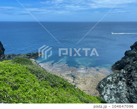 石垣島本島最西端の絶景・御神崎 石垣島本島最西端の絶景・御神崎 104647096