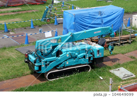 建設現場のカニクレーン 建設現場のカニクレーン 104649099