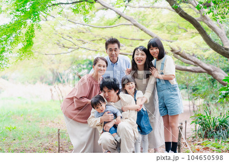 家族 集合写真 家族 集合写真 104650598