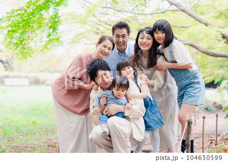 家族 集合写真 家族 集合写真 104650599