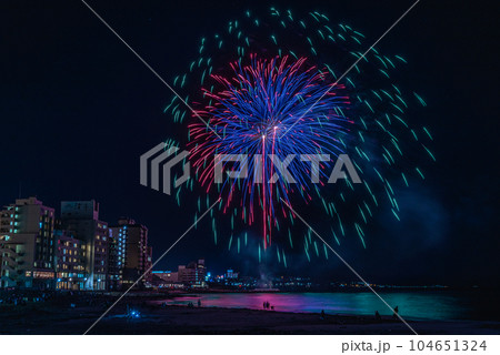 夜空を飾る函館花火大会 夜空を飾る函館花火大会 104651324