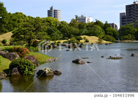 熊本の観光名所 水前寺成趣園(水前寺公園) 熊本の観光名所 水前寺成趣園(水前寺公園) 104651996