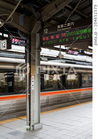 【名古屋駅】発車を待つ特急南紀3号 104652579