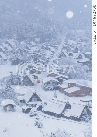 白川郷の雪景色 白川郷の雪景色 104652799